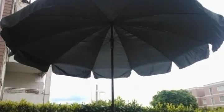 A vendre grand parasol 