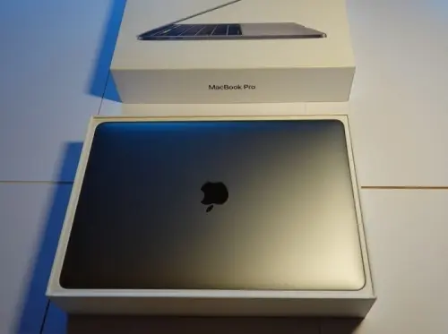 Ordinateur MacBook Pro 13" Gris sidéral. à genève