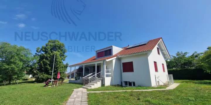 Maison locative de 2 appartements et 3 garages