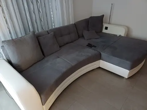 à vendre salon avec lumière Led et son et table à Estavayer-le-Lac