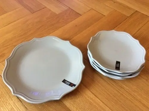Assiettes à dessert grises à Lausanne