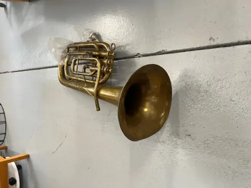 Tuba en laiton à Yverdon