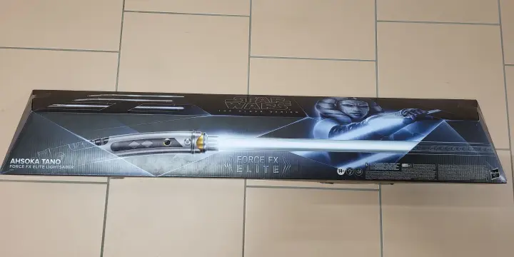 sabre laser black série d'Ahsoka Tano