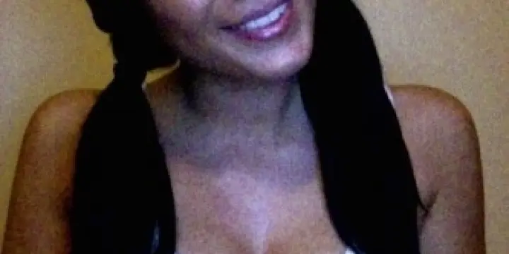 Monique vous attends pour un dial chaud