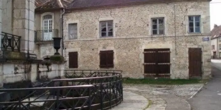 maison dans citée de caractère