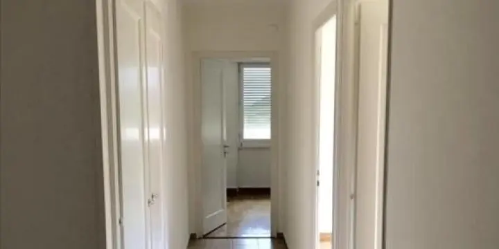 APPARTEMENT SOUS-GARE AVEC VUE SUR LE LAC