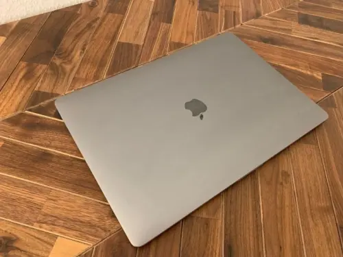 MacBook 12 "avec écran Retina en bon état à Kloten