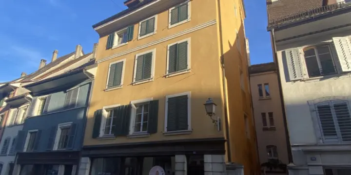 Immeuble de 8 appartements et 1 commerce