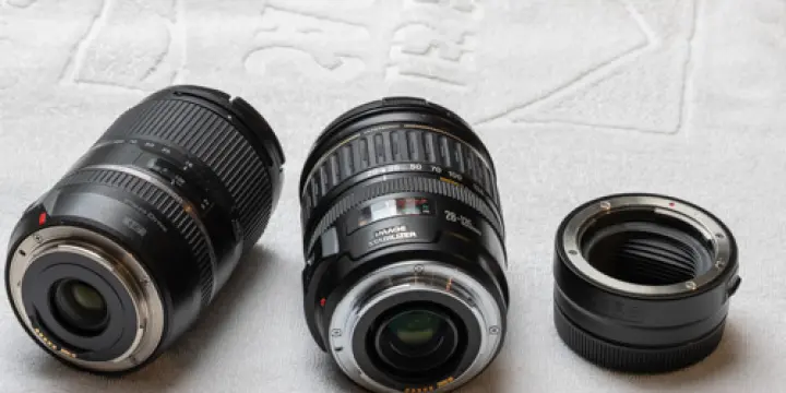 À vendre 1 set de deux objectifs pour Canon et un adapteur EOS EF- R