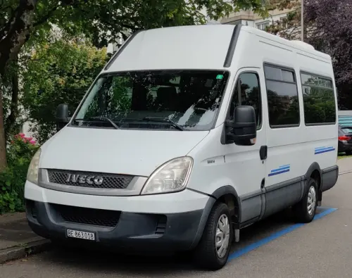Iveco Daily Minibus à Bienne