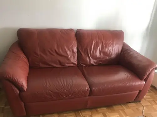 Ensemble canapé/fauteuil/repose-pieds en cuir bordeau à Cologny