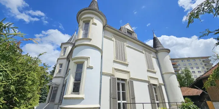 À vendre à Porrentruy maison de maître de 3 appartements