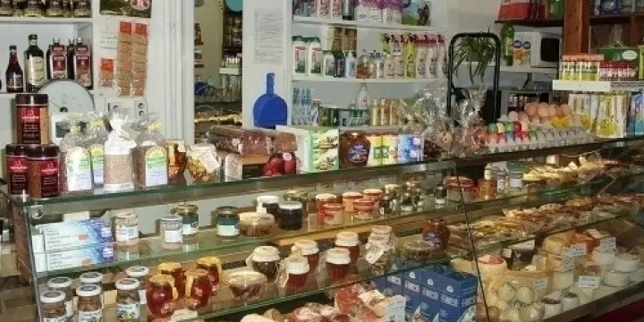 Joli magasin d'alimentation sur la Rivie