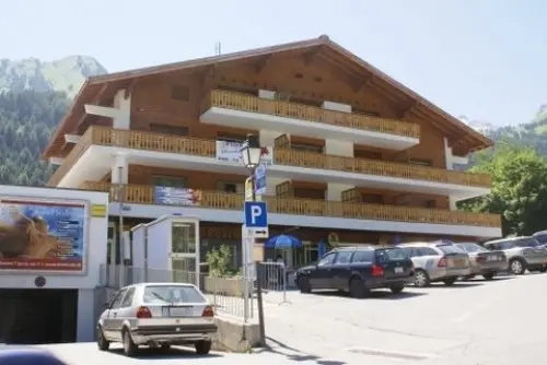 Ovronnaz - immeuble mixte au centre de la station à Ouvronnaz