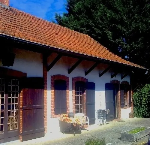 Charmante ferme campagnarde bourguignone à toutenant