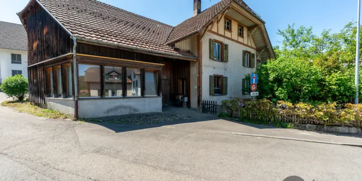 Charmantes Wohnhaus mit Scheune und Baulandreserve