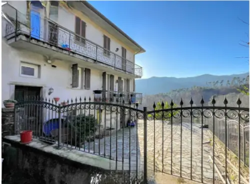 Près des 5 terres en Toscane maison avec piscine à Tresana