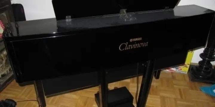 Piano numerique Yamaha CVP-210