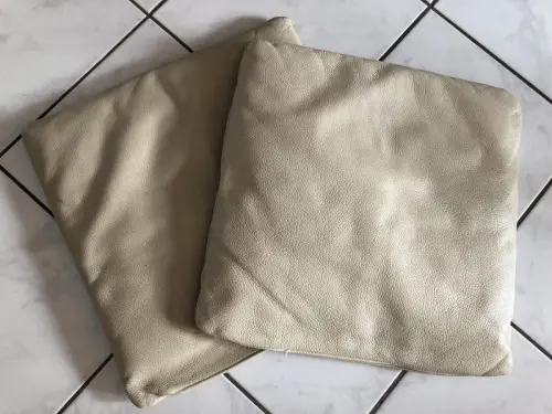 Coussin en cuir à Veyrier