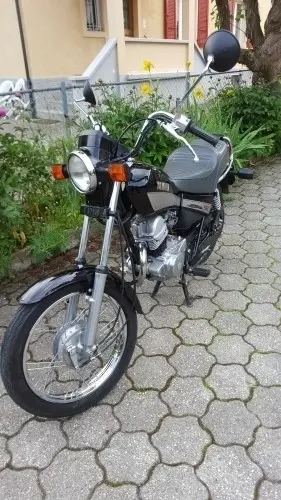 Vends moto Yamaha  SR 125 cm3 couleur à Bulle