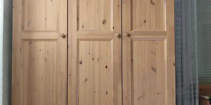 Armoire à vêtements