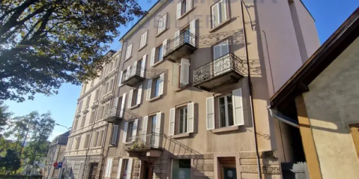 Immeuble de rendement comprenant 10 logements et places de parc