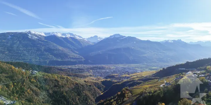 Terrain à vendre sur les hauts de Conthey avec une vue imprenable