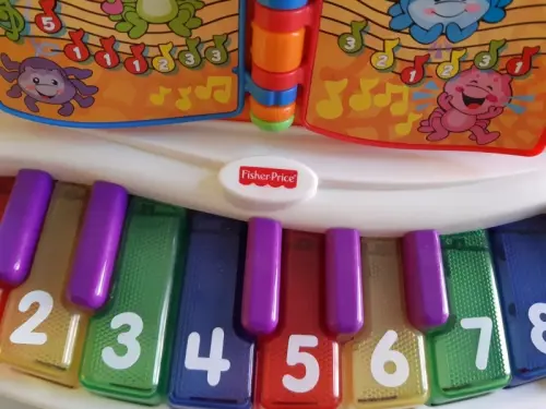 Piano éducatif Fisher Price à Echallens