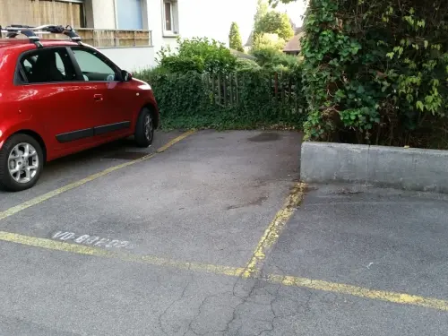 Place de parc extérieure à Lutry à Lutry