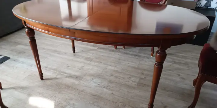 Table et chaises de salle à manger