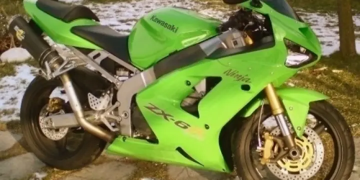 Kawasaki zx-6r 2004  (636cm3)