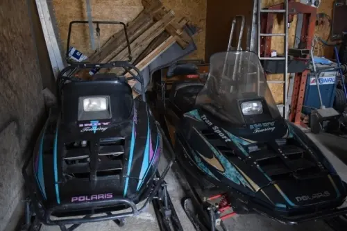 Lot de 5 motoneiges + pièces détachées Polaris CH à Leysin