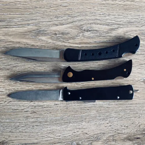 Couteaux vintage superbe qualité à Avry d Pont