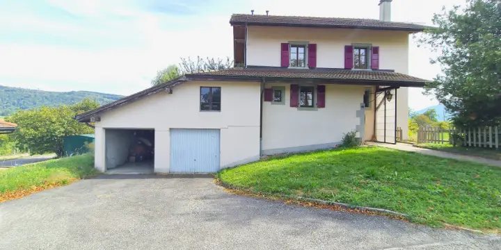 Une propriété de caractère dans l'écrin de verdure du Golf de Lavaux
