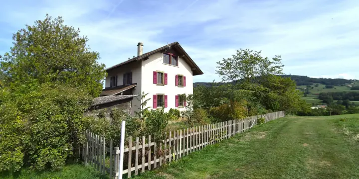 Une propriété de caractère dans l'écrin de verdure du Golf de Lavaux