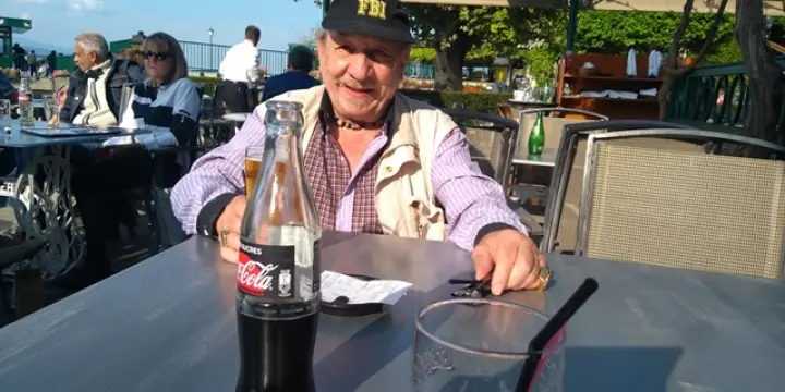 cherche femme a forte poitrine