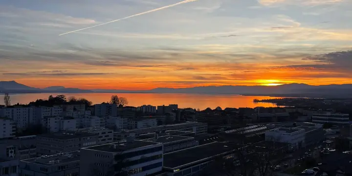 Studio lumineux avec vue sur le lac