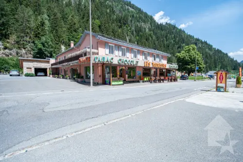 Immeuble mixte avec activités en cours - Le Châtelard (VS)