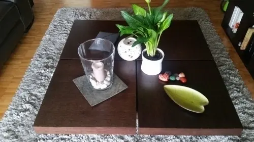 Table basse carrée noire à Genève