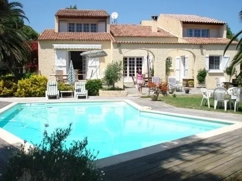 villa F10  piscine en corse à biguglia