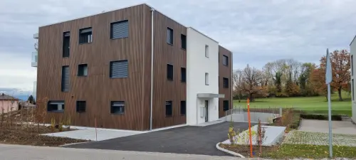 Place de Parc dans un immeuble neuf à Attalens