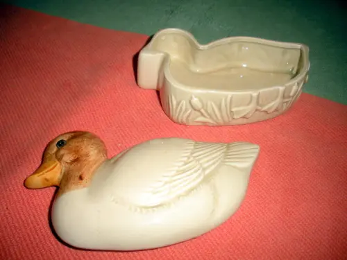 Bonbonnière porcelaine blanc cassé "Canard" à Chigny