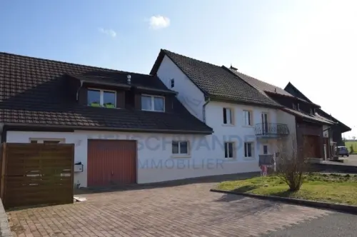 Belle maison familiale composée de 2 appartements à Montignez