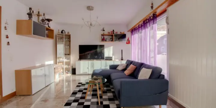 Appartement rénové / Duplex en plein coeur du village