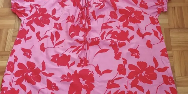 Blouse Shein rose à fleurs neuve