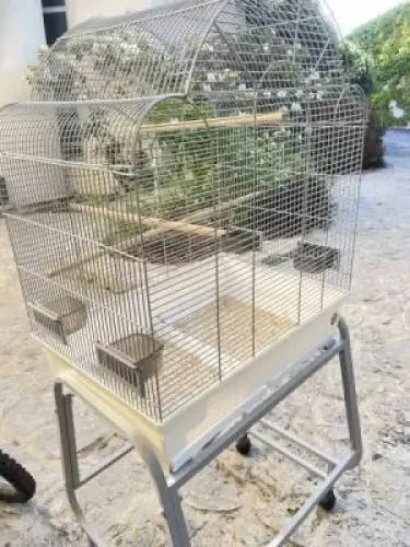 A vendre Cage à perroquets / oiseaux à Bevaix