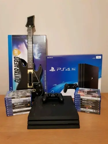 PS4-PRO-4K-1TB (Noir Jet) + 18 Jeux & Guitar Hero à Valais