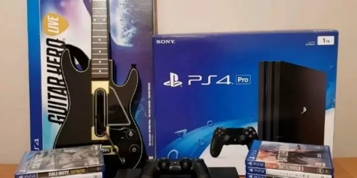 PS4-PRO-4K-1TB (Noir Jet) + 18 Jeux & Guitar Hero