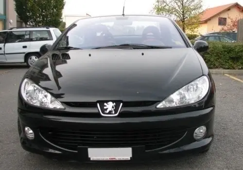 Peugeot 206 cc 2.0 à Estavayer-le-lac