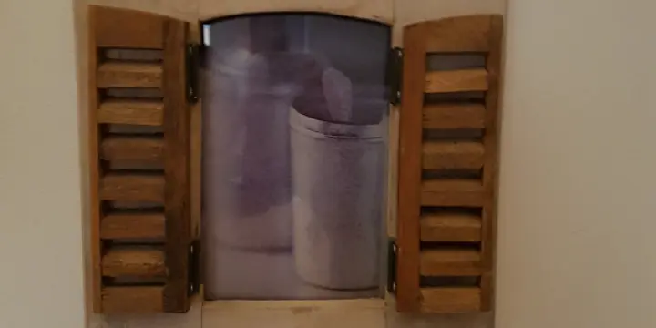 Cadre en bois avec volets